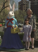 255-22 199304 Lucy, DAH with Easter Bunny on the Plaza. KCMO